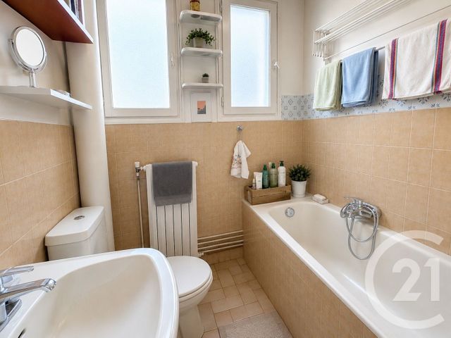 Appartement F2 à vendre - 2 pièces - 42.0 m2 - PARIS - 75018 - ILE-DE-FRANCE - Century 21 Bel Air